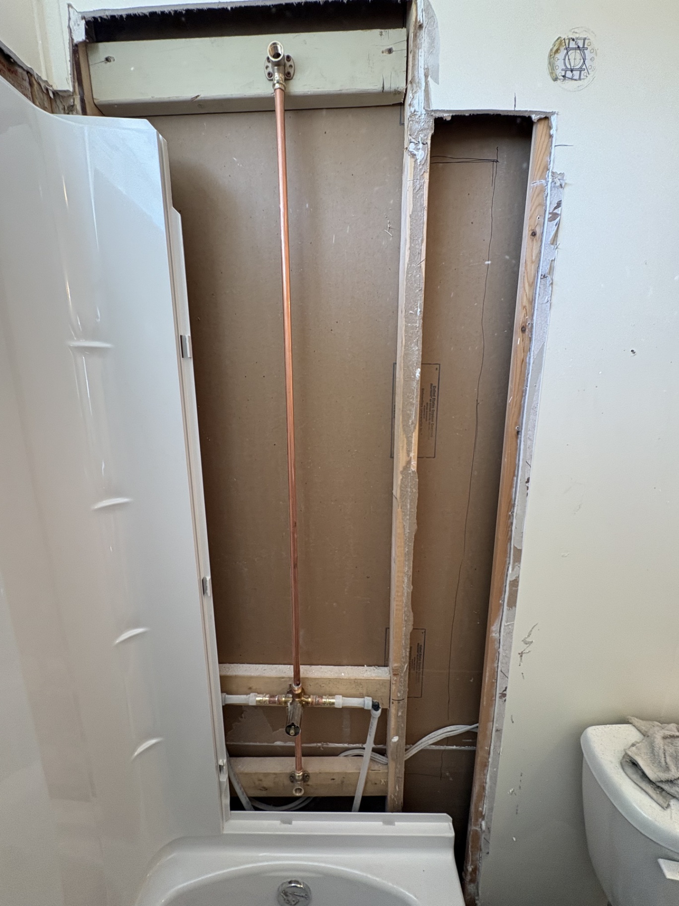 Shower water supply lines rough-in